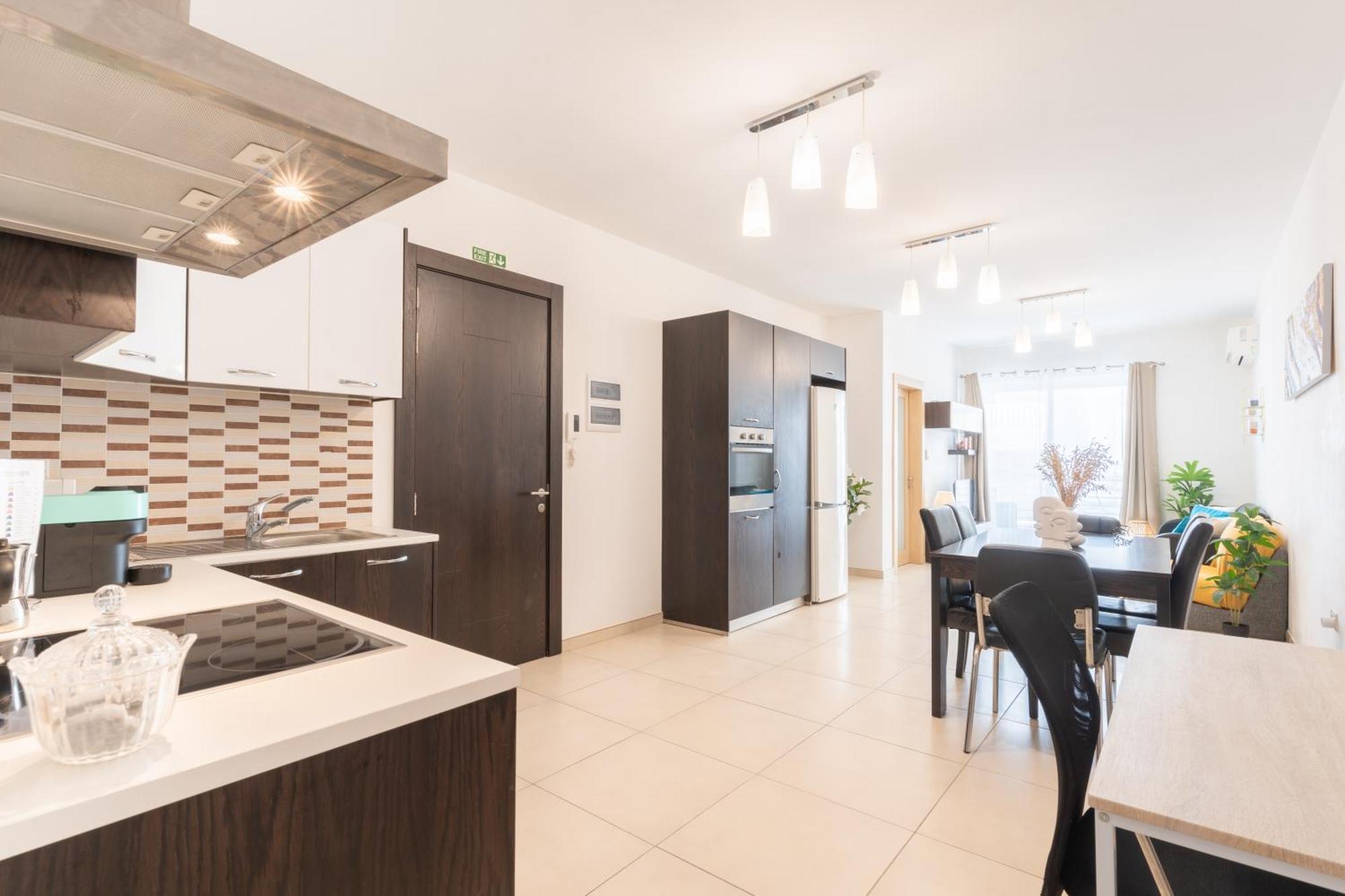 2 Bedroom In Central St Julians Prime Location In Paceville Apt 3 By Vaganza Сент Джулианс Экстерьер фото
