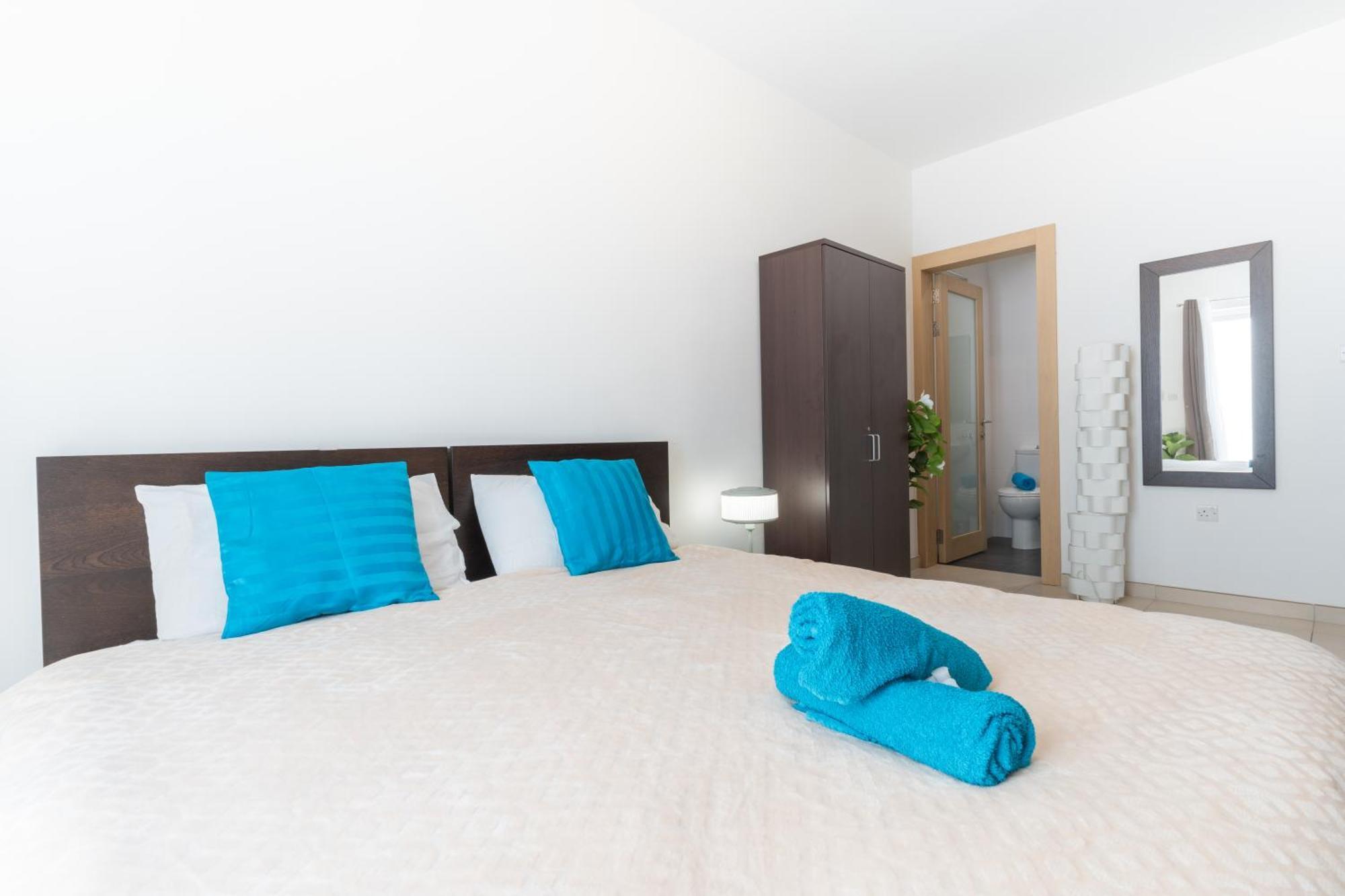 2 Bedroom In Central St Julians Prime Location In Paceville Apt 3 By Vaganza Сент Джулианс Экстерьер фото